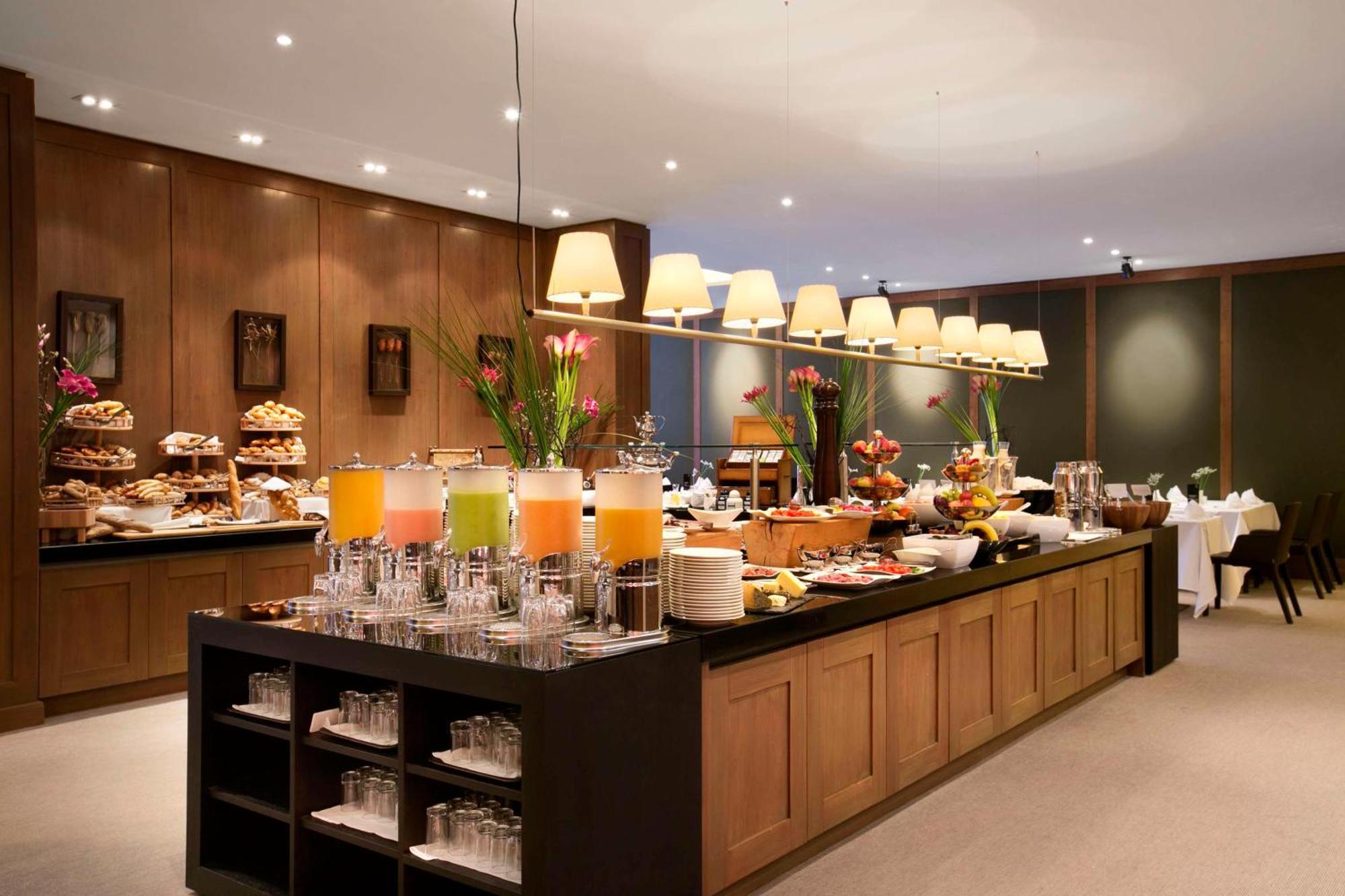 Kempinski Hotel Das Tirol Jochberg Eksteriør bilde The lounge at the airport